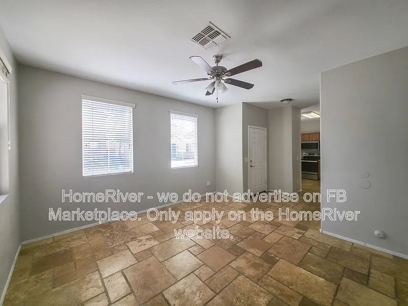 3 bed, 2.5 bath, 1476 sqft, $1,785 — Photo 2