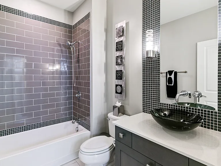 2428 N Clarkson St — Photo 33