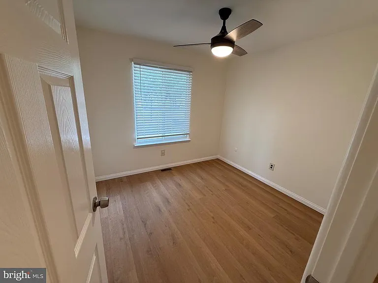 220 Deerpark Ct — Photo 27