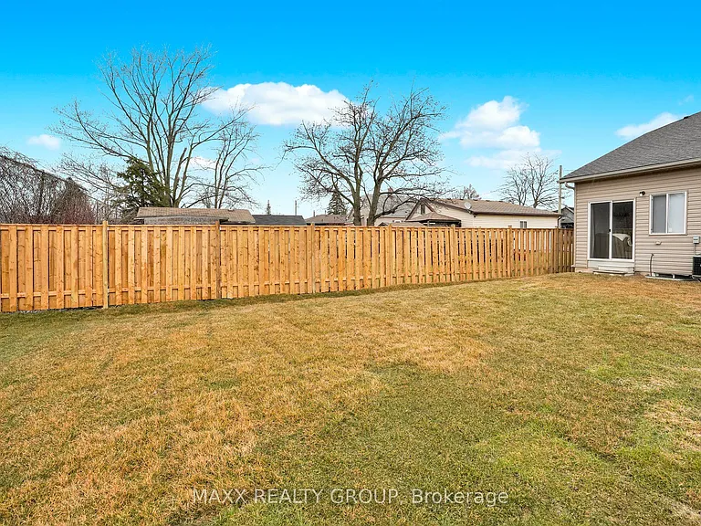 352 Alberta St — Photo 24