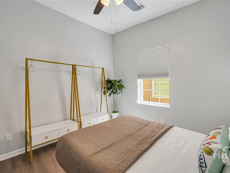323 W 31st St #2 — Photo 13