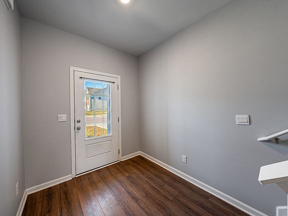 5th image of 232 Warrior Pl