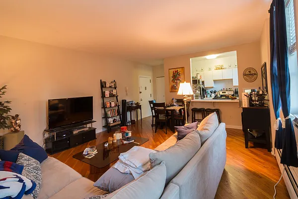 Rented by Waldstar Real Estate LLC | media 23