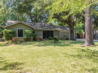 302 E Walker St, League City, TX 77573