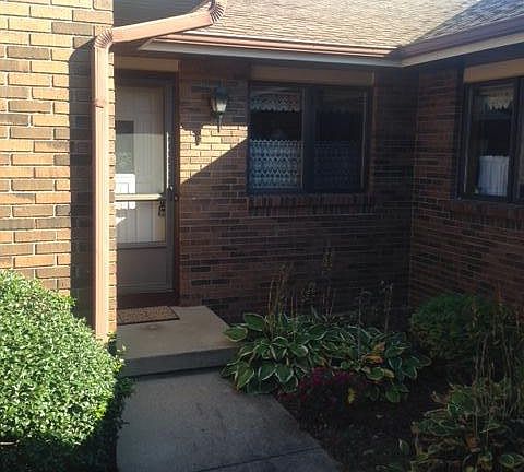 2nd image of 858 Amberwood West Dr SW