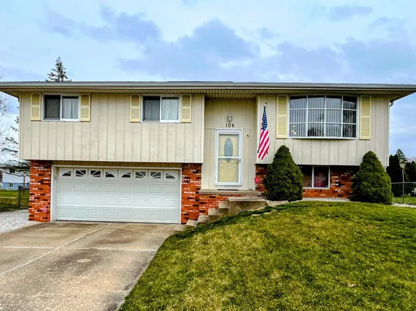 104 Supreme Ct, East Peoria, IL 61611