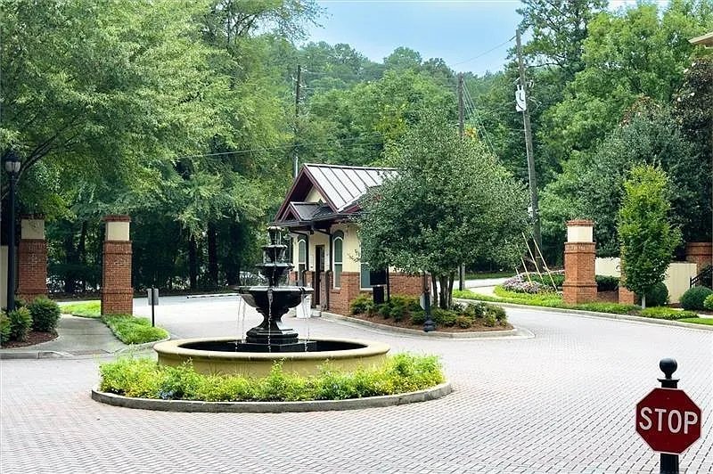 2 bed, 1172 sqft, $2,600 — Photo 2