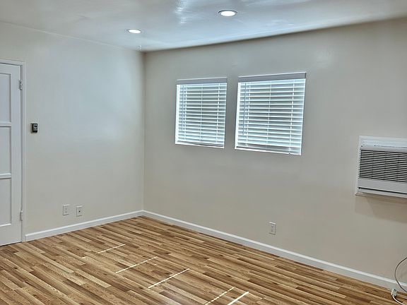 2nd image of 12743 Oxnard St