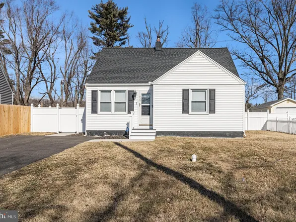 924 Winder Dr, Bristol, PA 19007