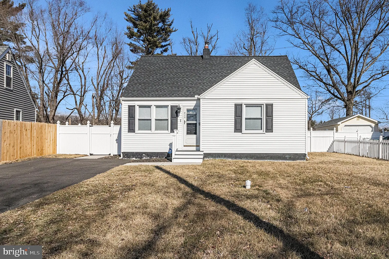 924 Winder Dr photo 1
