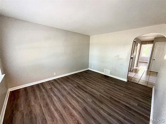 3rd image of 6142 Morganford Rd