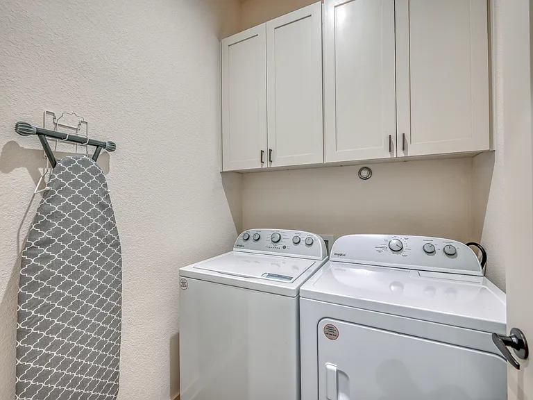 302 Parallel Cir — Photo 22