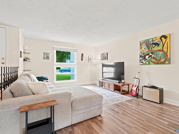 3rd image of 1924 Wrenwood Dr SE