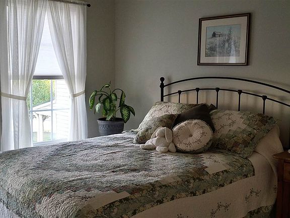 5th image of 203 Princess Caroline Ct