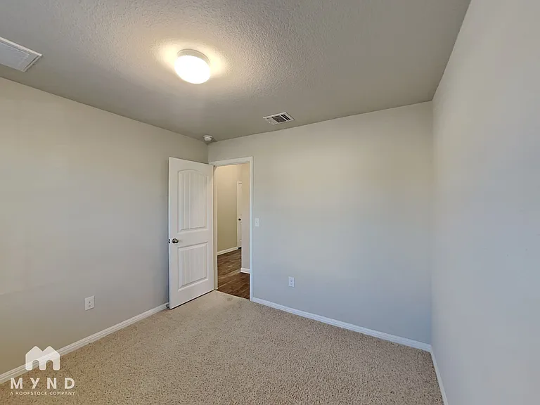 10808 Seguin St — Photo 10