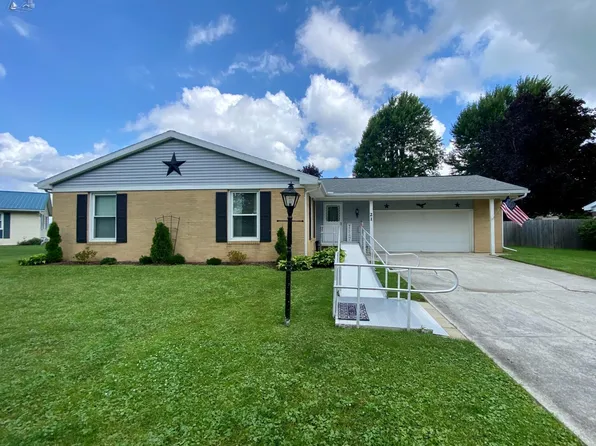 21 Barcelona Dr, Fostoria, OH 44830