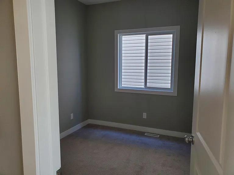 938 McFaull Mnr — Photo 12