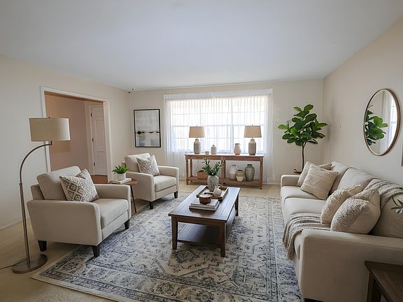 5th image of 604 Shady Heights Rd