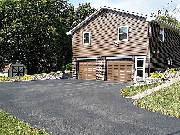 3rd image of 105 Orchard Dr