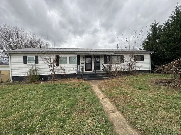 375 8th St, Belpre, OH 45714