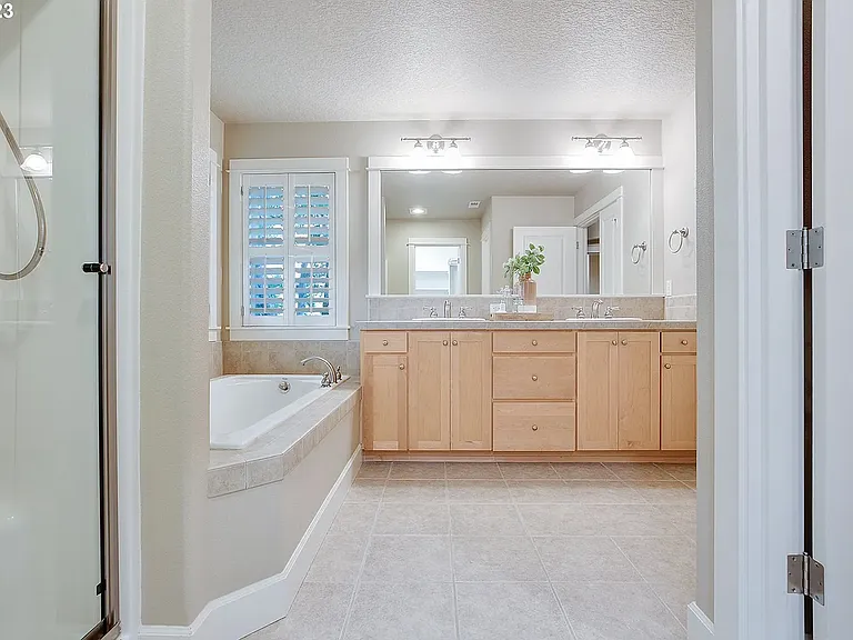 2227 Matterhorn Ct — Photo 23