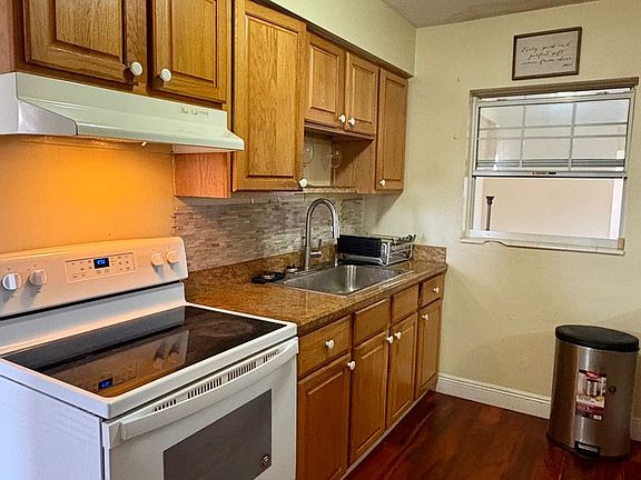 4th image of 1506 Barcelona Ave