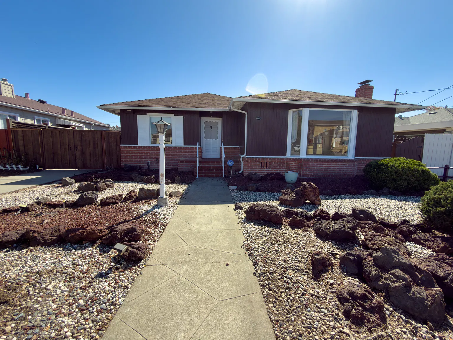 3 bed, 1274 sqft, $3,195 — Photo 1