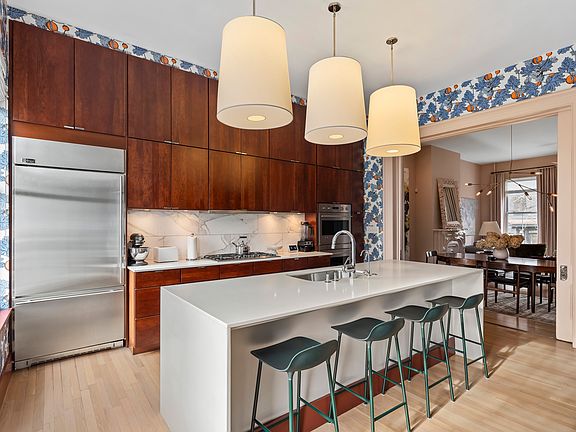 3rd image of 160 Ainslie St APT 1