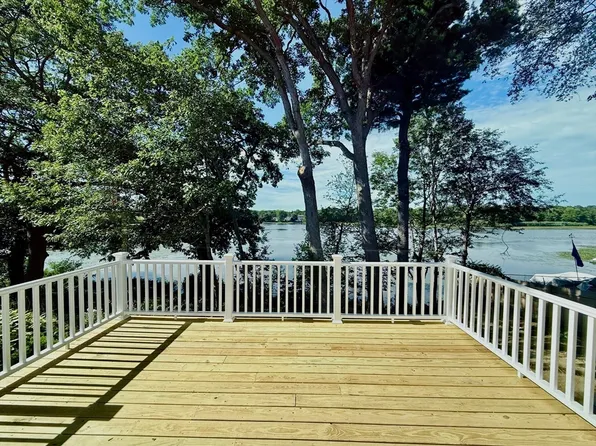 58 Lake Shore Dr, Weymouth, MA 02189