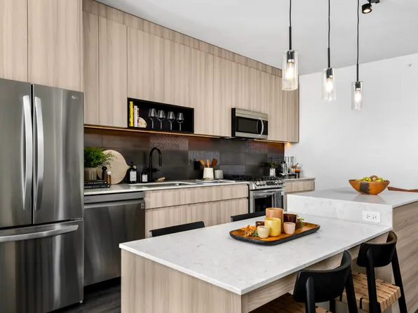 1364 W Randolph St #1408, Chicago, IL 60607