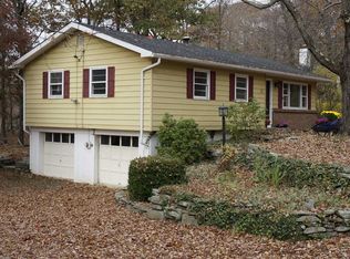 15 Guerney Dr, Hyde Park, NY 12538