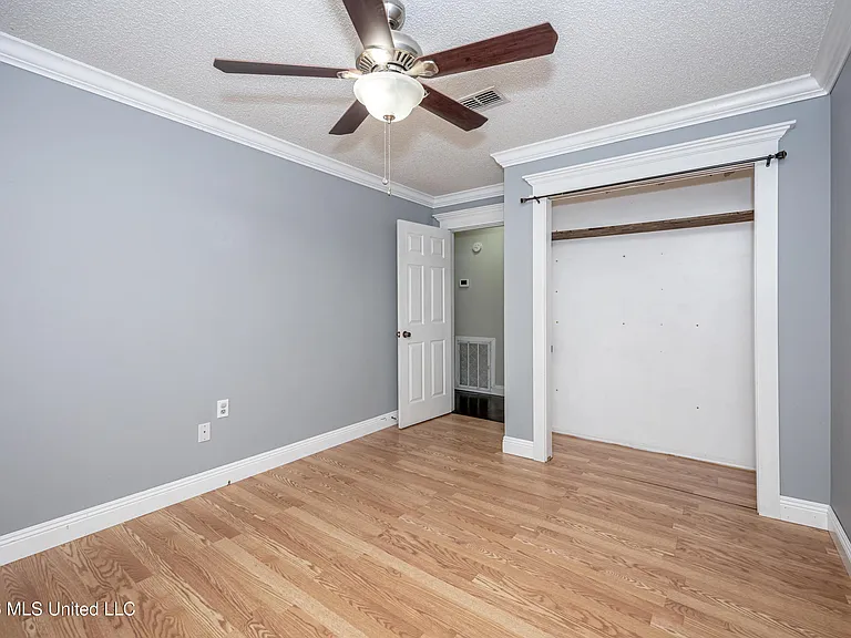 20608 Scarborough Rd — Photo 24