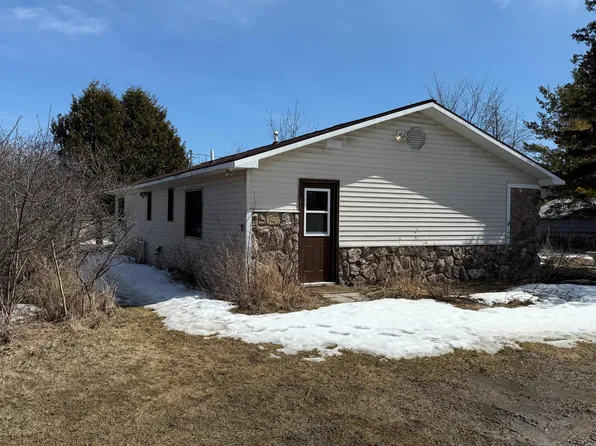 42 N Ospry Ln, Hessel, MI 49745
