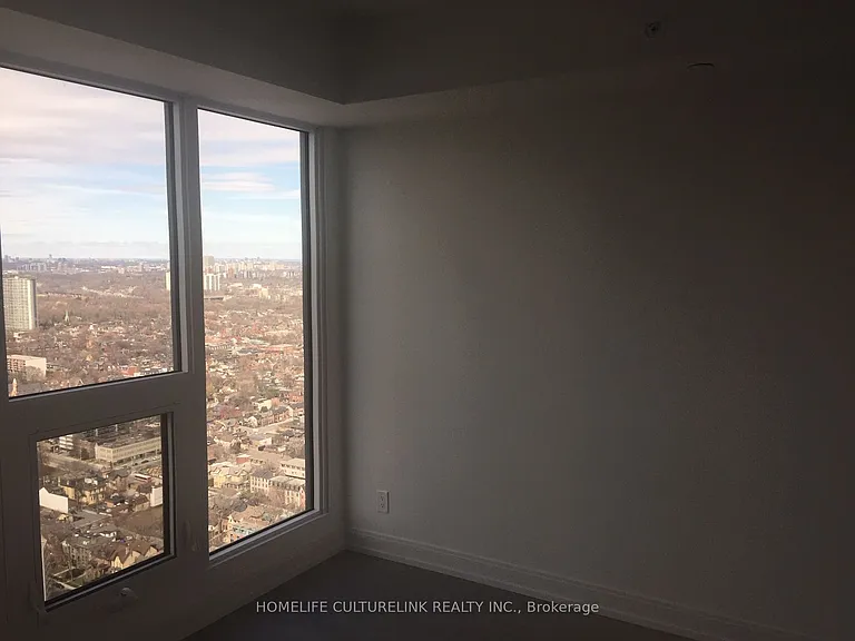 181 Dundas St E #5215 — Photo 8