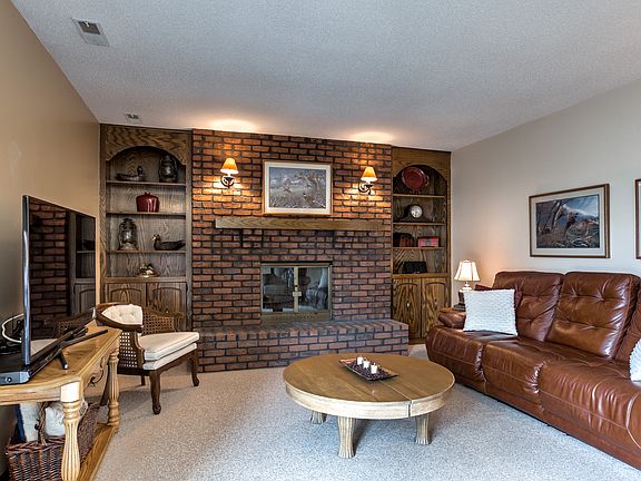 4th image of 15322 Fieldcrest Dr