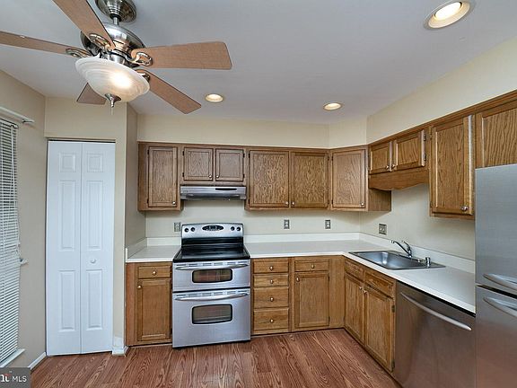 4th image of 22 Hunting Horn Cir