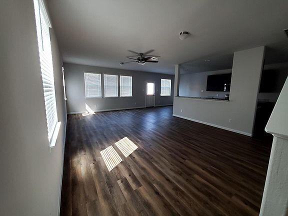 2nd image of 1423 Desire Ln