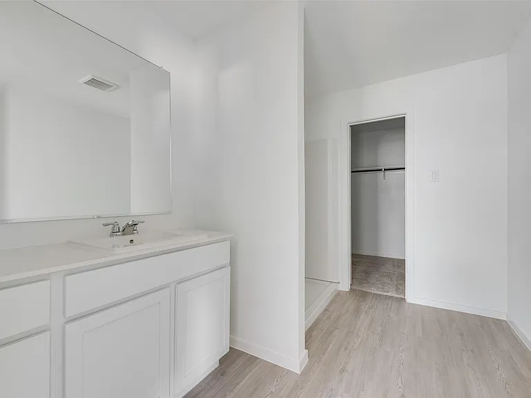 2037 Derby Ln — Photo 14