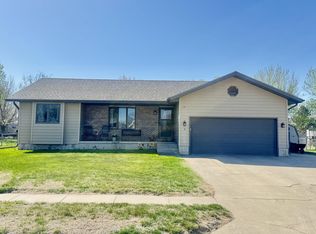 6 La Vista Rd, Kearney, NE 68845