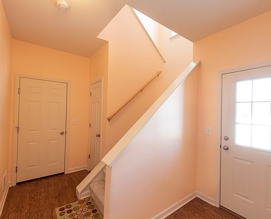 3rd image of 19 Stacey Ct