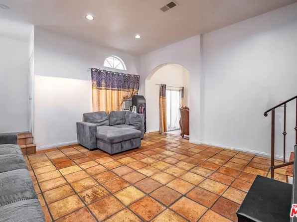 690 W 23rd St, San Pedro, CA 90731