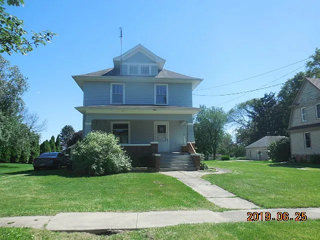 435 E Walnut St photo 1