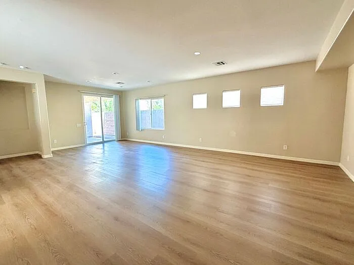 2928 Pitgaveny Ave — Photo 2