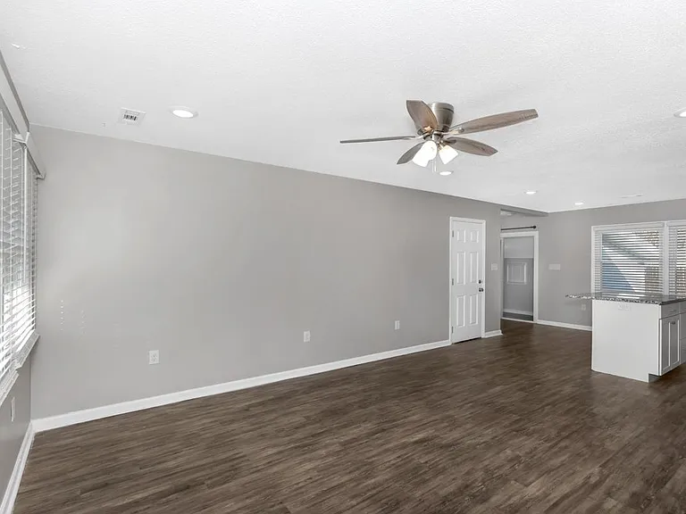 3903 Telstar Cir SW — Photo 9