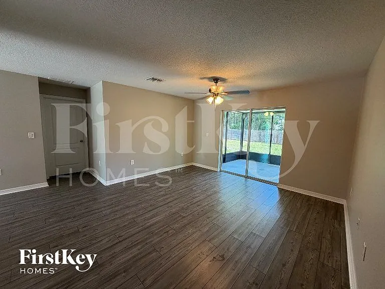 280 Edgevale Rd SE — Photo 2
