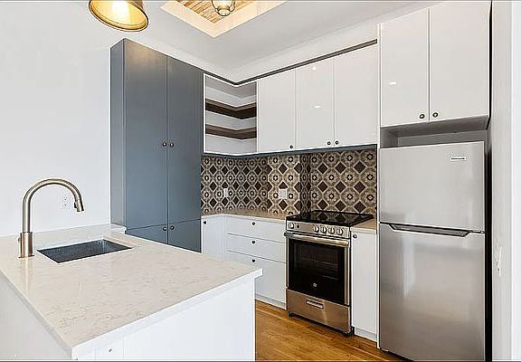 5th image of 23 Menahan St APT 3C