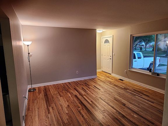 4th image of 2387 Camilla Dr