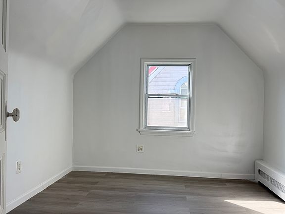 5th image of 9324 85th Rd Floor 3