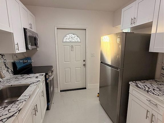 3rd image of 415 NW 29th Ter