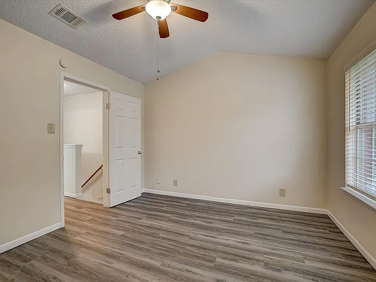 4013 1/2 Menchaca Rd #3 — Photo 8